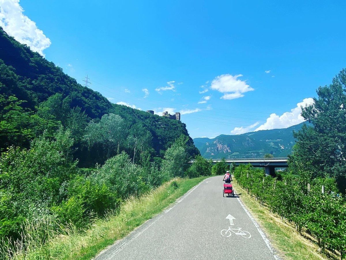 wildganz_com's tweet photo. Ganz wild auf #radfahren

Auf dem #Etschradweg durch die malerische #Landschaft in #Südtirol.

#südtirol #southtyrol #bozen #landscape #mountains #nature #mtb  #mountainbike #emtb  #cycling  #biken #biking #biketour #radtour #fahrradtour #fahrrad #fahrradfahren #radurlaub https://t.co/Q1XT1mPnvR