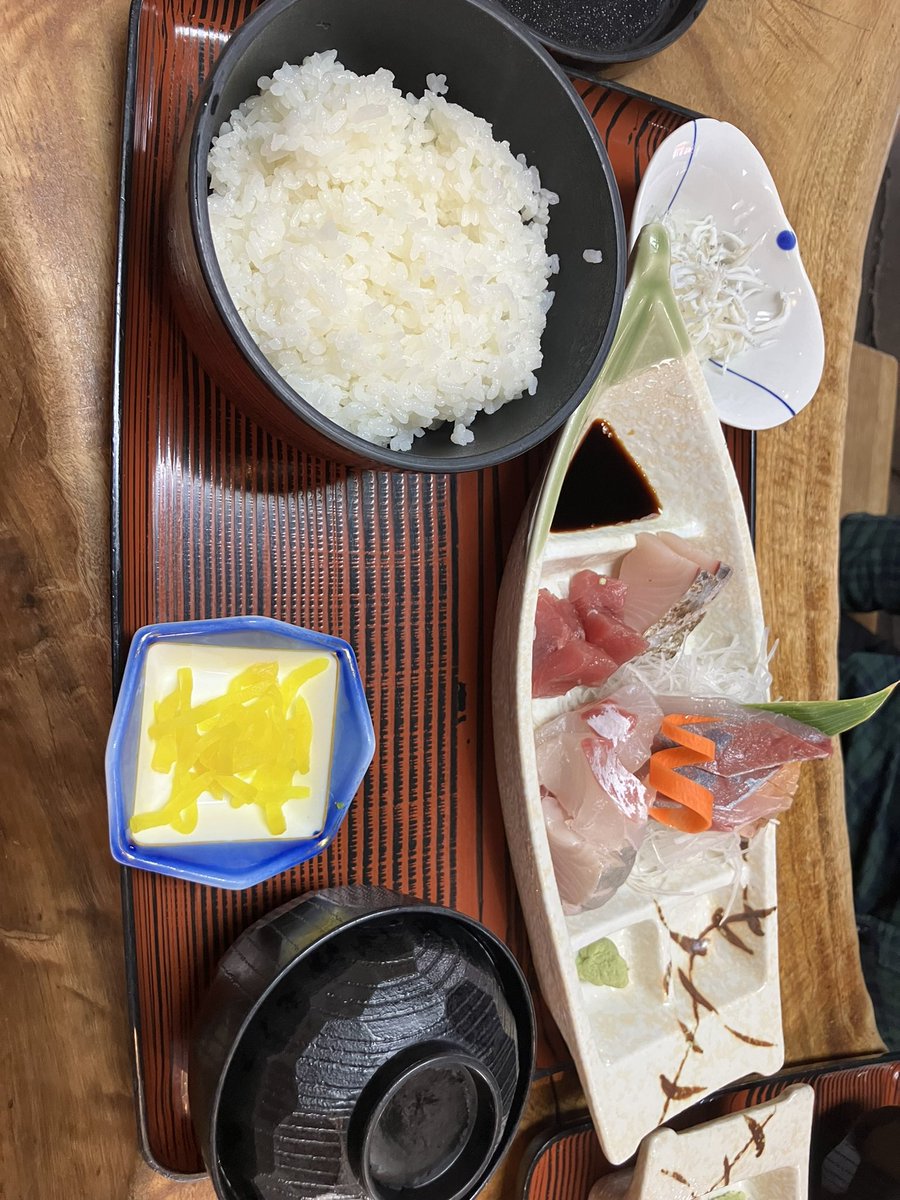 yapparina's tweet photo. 今秋、最後のエギングに行って来ました♪♪
今年は、ほぼほぼ釣れなかった💦💦
来年こそは、頑張ろう♬♬
養老漁港→伊根→ミップル
このルーティンが駄目なのかな💦💦
今日の昼ご飯は、ここでした♬♬ https://t.co/pdt6r0BKbm
