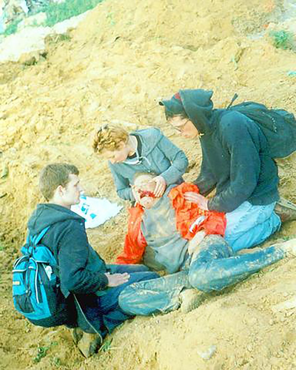 En 2003, Rachel Corrie, una solidaria estadounidense, intentó parar el derribo de una casa de una familia palestina poniendo su cuerpo por delante, cuando el bulldozer del ejercito sionista la aplastó deliberadamente. Aquella mañana 16 de marzo de 2003, el bulldozer de la