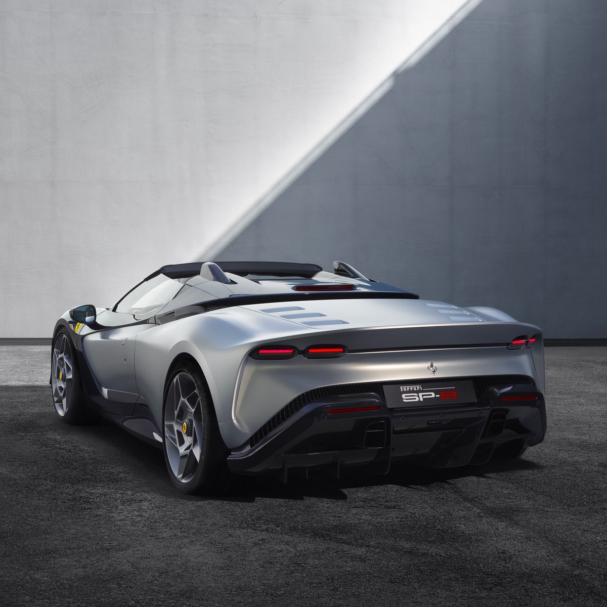 1protrader76121's tweet photo. the Ferrari SP-8.
What truly sets this masterpiece apart is its open-top design, a roofless wonder that embraces the essence of a pure two-seater roadster, effortlessly showcasing its sporty character. https://t.co/hJZGNWHCW5