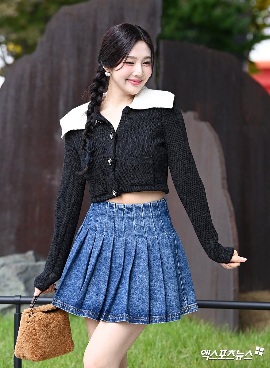 theseoulstory's tweet photo. 📸 Red Velvet Joy on her way to ‘TV Animal Farm’ recording today 💚 @RVsmtown https://t.co/giMCuqWul6