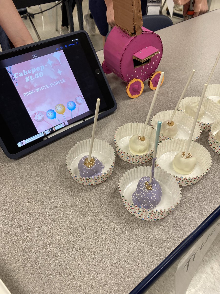 You are looking at laser cut food truck models and middle school student designed menus with sample dishes!🌮🥞🍪🥧🍴🤯

#sperrengflyers simply amaze me.