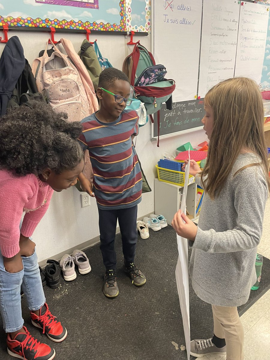 Des élèves bien engagés à <a href="/CDJ_Viamonde/">Carrefour des jeunes</a> <a href="/CSViamonde/">CS Viamonde</a> par l’entremise de centres d’apprentissage, de projets ou encore en travail guidé pour des interventions ciblées.