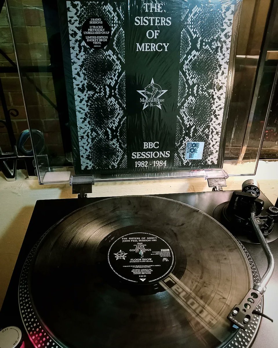 alexsquezada's tweet image. Para estos días, #SisterOfMercy y su Brutal y Siniestra presentación en las sesiones de la #BBC #JohnPeelSessions  #DavidKidJensen en 1982, 1983, 1984, van de lujo, las cuáles está fascinante edición del #RSD2021 recupera con un sonido verdaderamente alucinante....