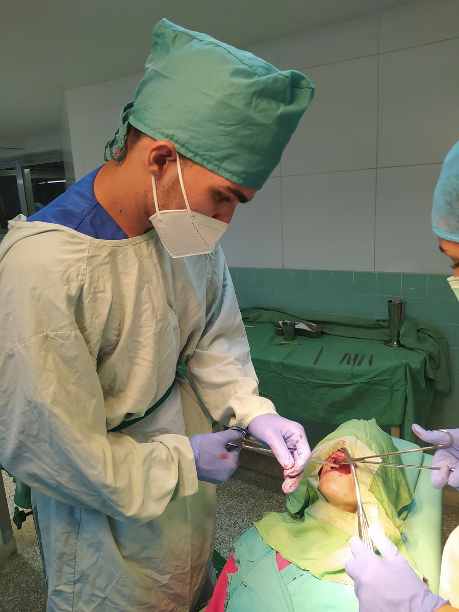 el_maximo_pedro's tweet photo. hoy toco hacer zafra😂
perfecto día en cirugía 💪🏻🦷 https://t.co/5KauhnCwKo