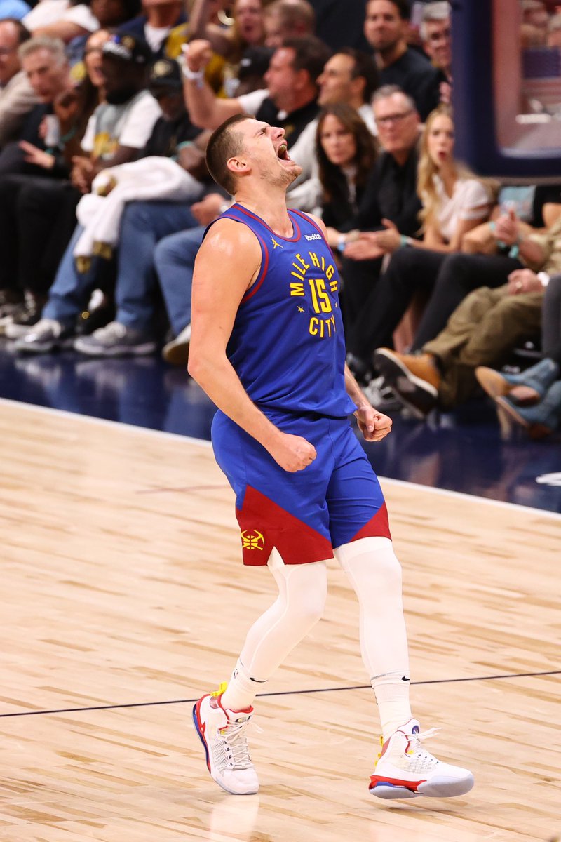 BleacherReport's tweet photo. Jokić on opening night 🃏

29 PTS
13 REB
11 AST

Hands Lakers' 7th straight season opening loss 😬 https://t.co/9by7PfGhzA