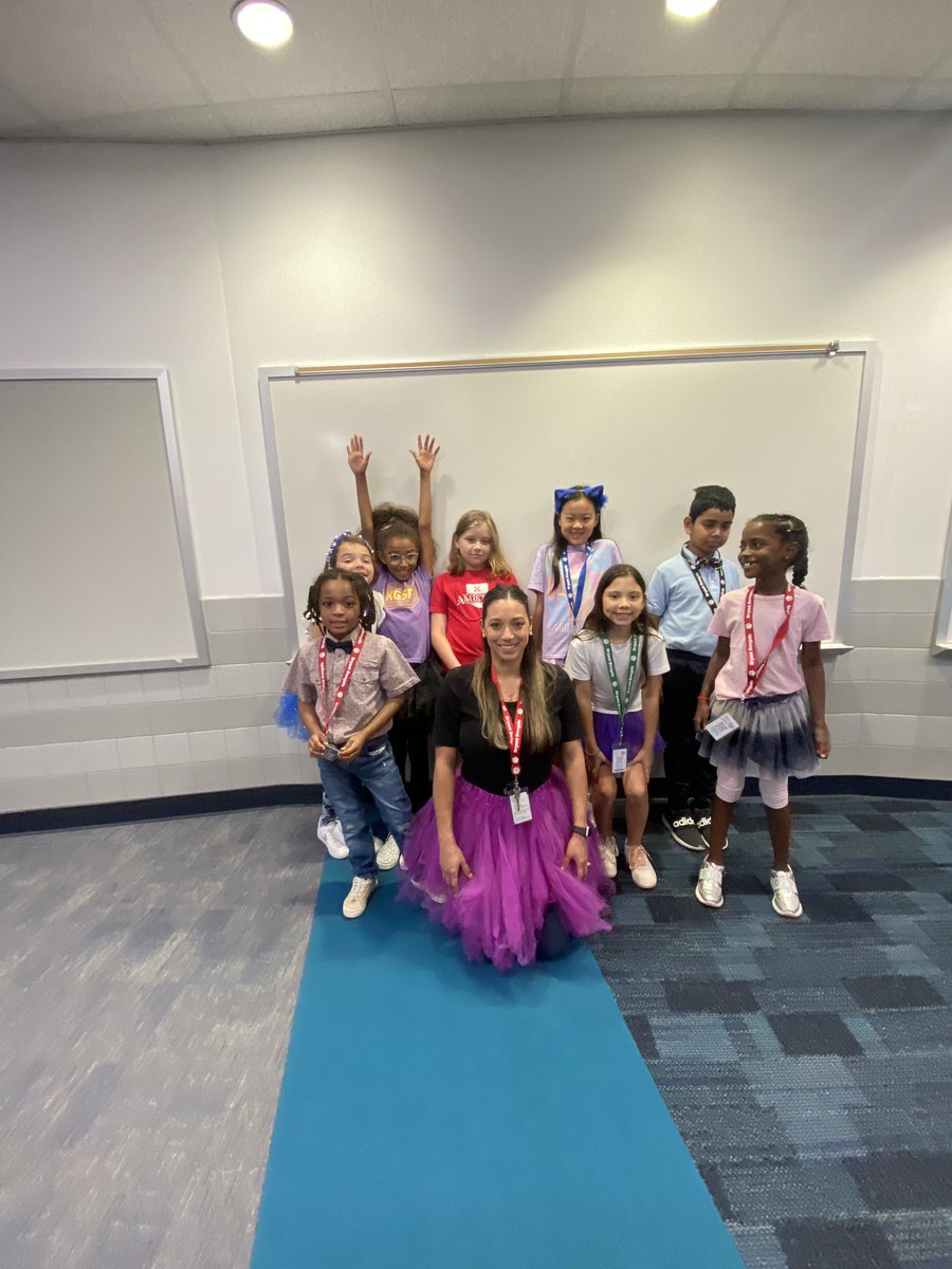 Tutus and Ties for these little Bengals during Red Ribbon Week! #bengalpride <a href="/BryantElem/">Bryant Elementary</a>