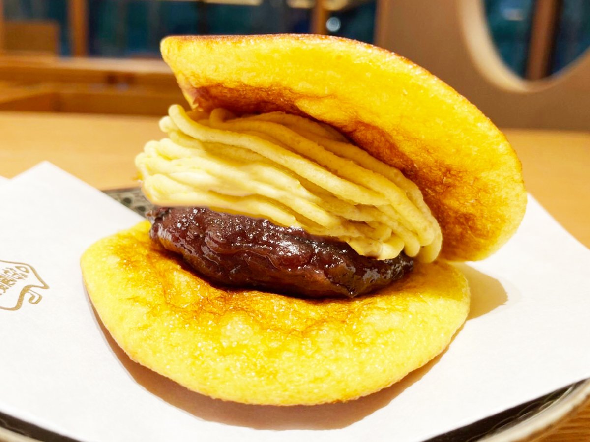 SG_service_kyo's tweet photo. 園内にはマテバシイのどんぐりがころころ。
美味しい栗もどんぐりのひとつ✨
中央休憩所「SASAYAIORI+新宿御苑」では栗のどらやきが人気です。
栗スペシャルには大きな栗とアイスもサンド🌰
どちらにするか、ぜひ店頭で迷ってくださいね😋
#新宿御苑 #笹屋伊織 #おやつ #matcya #japapnesesweets https://t.co/8lz4oXT5So