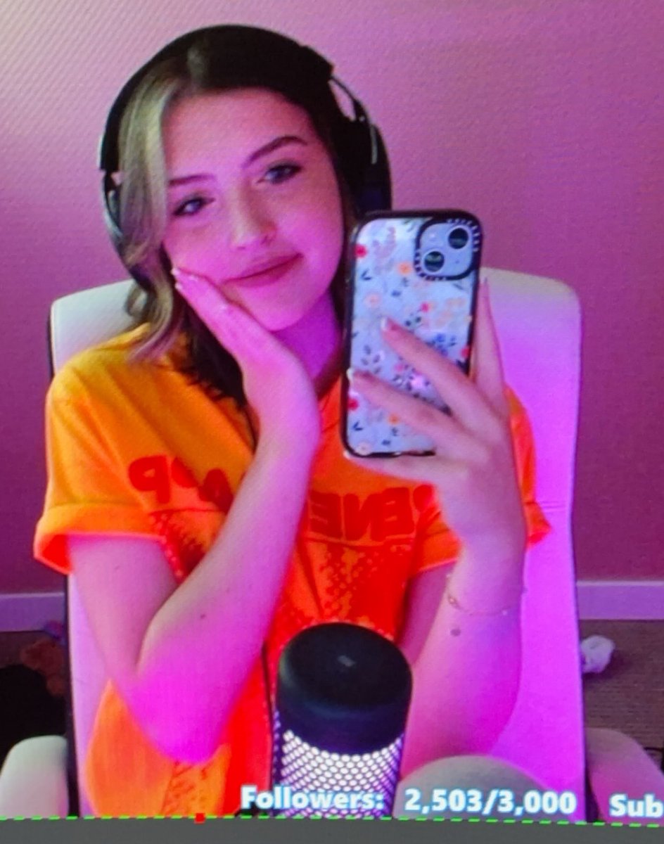 vaulpixx's tweet photo. IM BACK BABYYY!! LIVE ON TWITCH PLAYING FNAF AND GONNA WATCH SCARY VIDEOS AFTER!!! 
#twitchaffiliate #gamergirl #horror https://t.co/0vhfTqqZ27