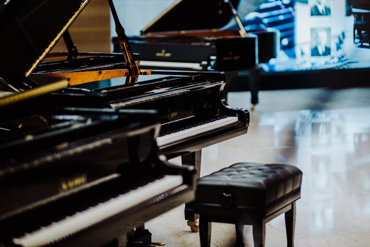PLInst_Tokyo's tweet photo. Otwarcie salonu KAWAI w Warszawie🎹🎊
12 października w centrum Warszawy, przy ul. Książęcej został otwarty salon z prestiżowymi fortepianami japońskiej marki KAWAI. Na uroczystości otwarcia z solowym recitalem wystąpił Włodek Pawlik. https://t.co/LprqQW4UeA