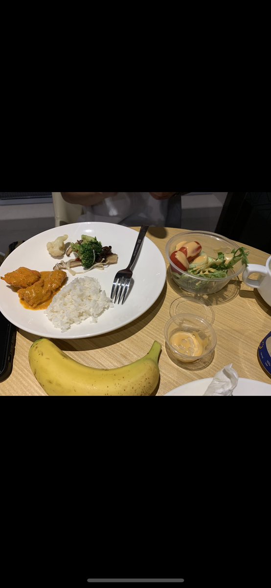 TH41084763's tweet photo. 今年5月にヨーロッパに行った時の写真です。飛行機から、あっ！ラピュタだ！🤩✨と感動した雲☁️ とホテルのビュッフェですか🥹✨と思わせる空港のラウンジご飯です✨
YouTubeに「初ヨーロッパ3人旅　スマホの翻訳機能だけが頼りだった海外旅行😂」と動画あげています。観に来て下さ���と嬉しいです☺️✨ https://t.co/RiNLDmQhY3