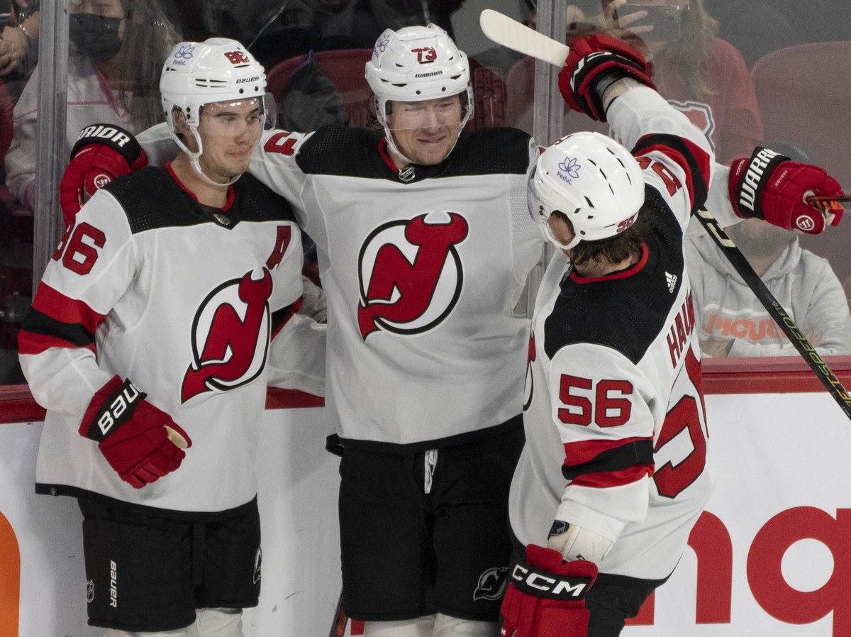 SNstats's tweet photo. Devils Jack Hughes is the first NHLer with 14 points in his first 5 games played a season since Mario Lemieux in 2000-01 https://t.co/9e9QxUyQib