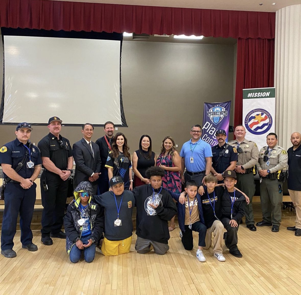We hosted our first @EsportsSbcss elementary competition in @RedlandsUSD between our Mission Elementary Leadership Academy and their mentors @LomalindaFire and @sbcountysheriff . #missionmustangs #mustangpride #buildingleaders #mentorsmatter #ThisIsRUSD