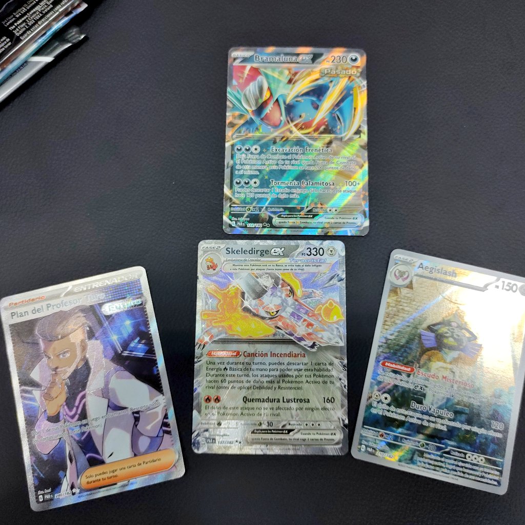 f8bits's tweet photo. #PokemonTCG 

Volviendo al vicio 😰 El viernes se participó de un Prerelease de Paradox Rift. Fue una experiencia sumamente interesante y quede con ganas de más. Nuestros nuevos amigos de NYX Arena hicieron una convocatoria a las 23:59hrs. Atención a los pulls.

#Pokemon #TCG https://t.co/Fp6rMoEzhw