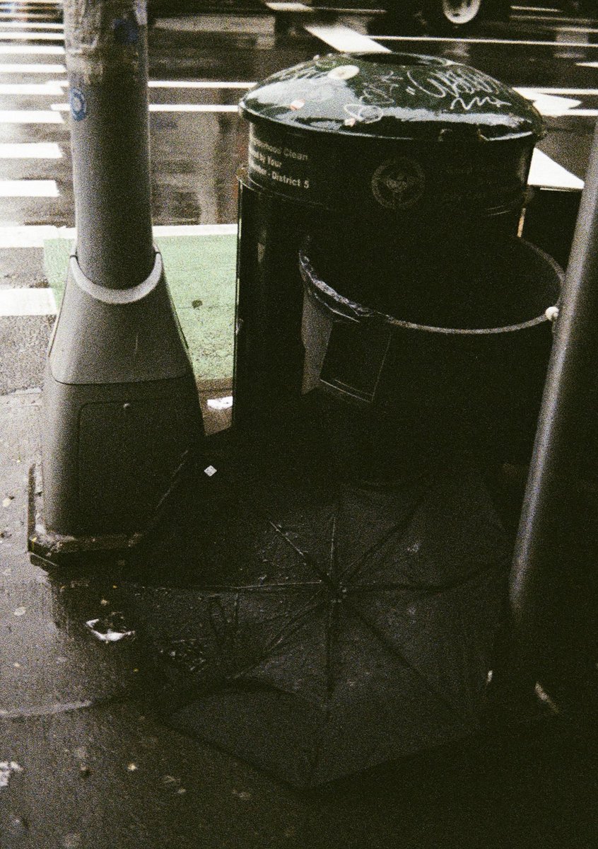 Umbrellas☂️

📷 Canon F1 
🎞️ Kodak Ektar 100

#35mm #35mmfilm #filmphotography #kodakektar100 #canonf1 #nyc #manhattan #rain #rainyday #streetphotography