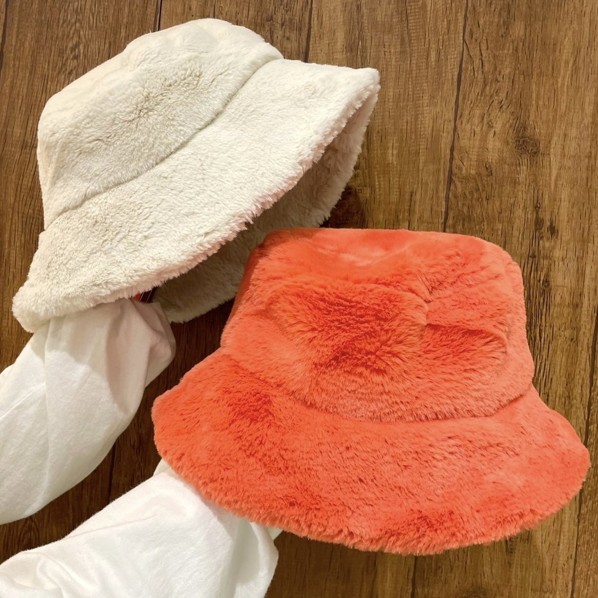 【⭐️  NEW item  ⭐️】

本日は   Far Hat   をご紹介いたします！！
🐰を触っているかのようなもっちりフワフワな手触りでとっても気持ちいいです❣️
裏地もカラフルでテンション上がりますね~~-♩

これからの季節にぴったりなので是非GETしてください💖💖

#メディストア
#far
#HAT