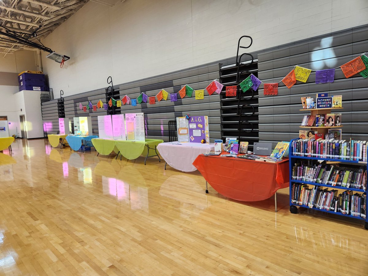 River_Bend_MS's tweet photo. Thank you to all the families who celebrated with us tonight! https://t.co/P9wGXLLvVo