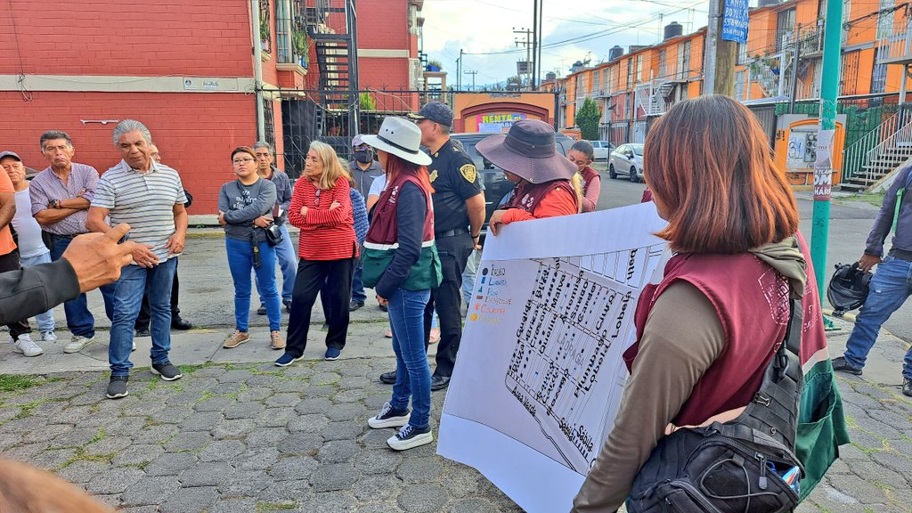 GobiernoTlahuac's tweet photo. #AsambleaInformativa con vecin@s de la U.H. La Draga Tláhuac; para comunicar el arranque del Programa #BienestarEnTuColonia del @GobCDMX/@martibatres. Mañana #24DeOct en Agave, esq. Artemisa a partir de las 10hrs. Con jornadas de mejoramiento urbano y Feria de Servicios gratuitos https://t.co/31ZrkbARde