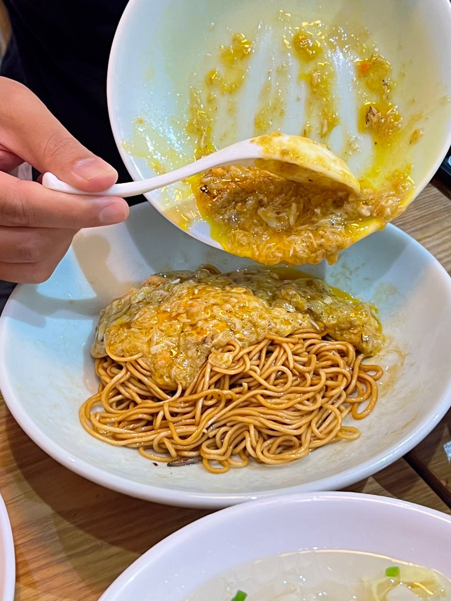 Hortewani's tweet photo. Crab roe soup dumplings, crab roe noodles, hairy crabs are very delicious this season🦀 https://t.co/Fi9e2oTlPK