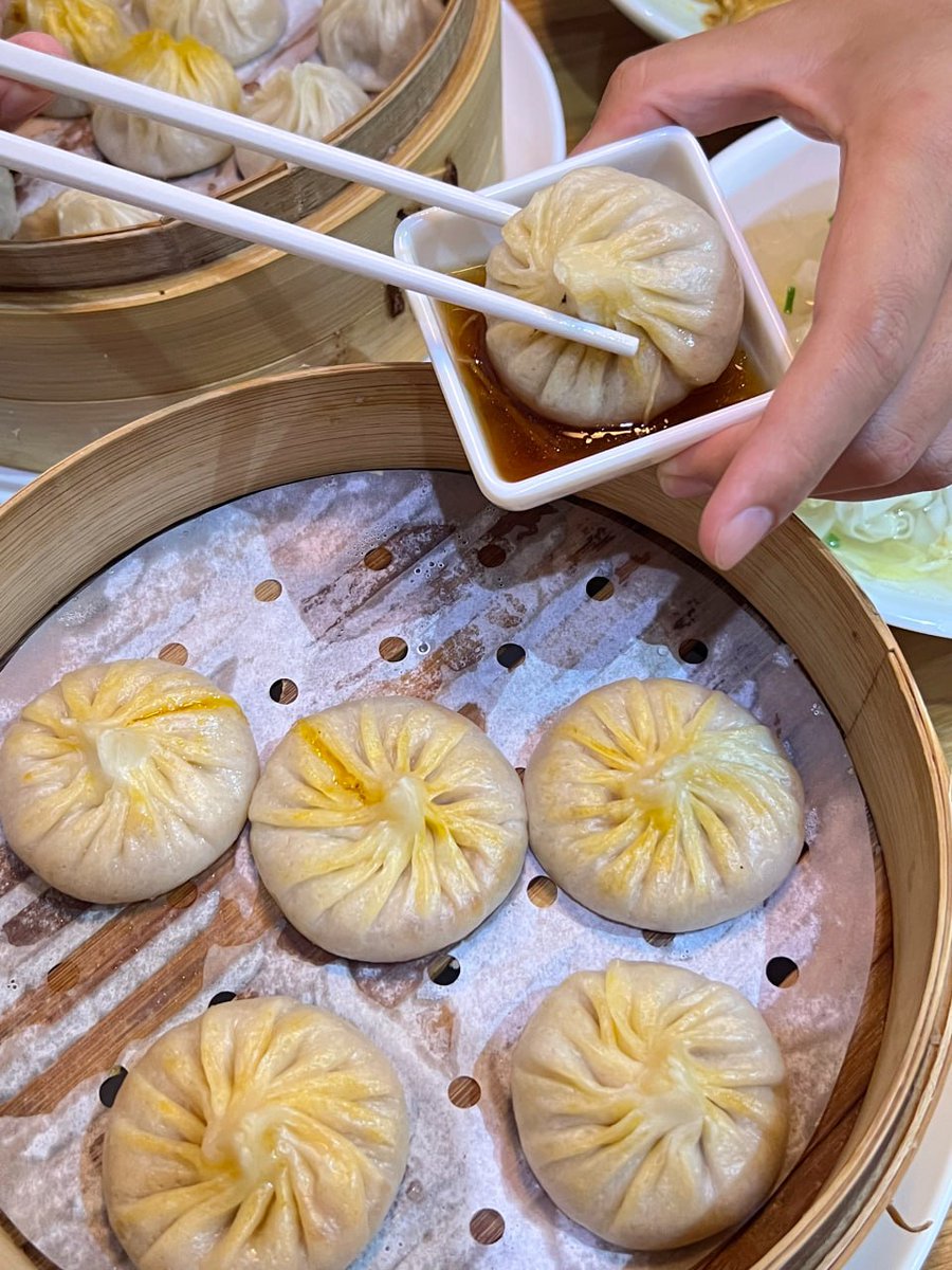 Hortewani's tweet photo. Crab roe soup dumplings, crab roe noodles, hairy crabs are very delicious this season🦀 https://t.co/Fi9e2oTlPK