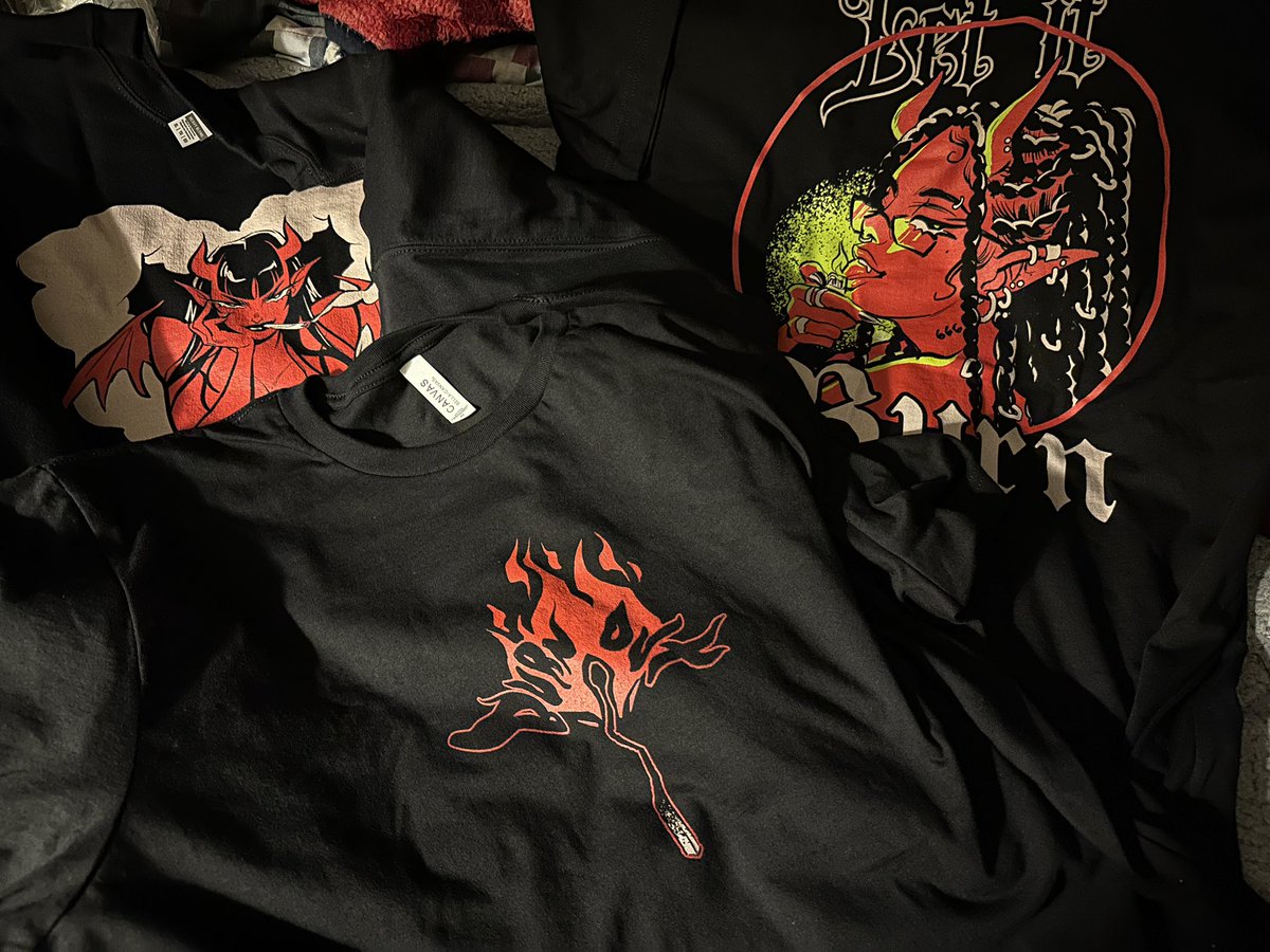 nakuracalavera's tweet photo. Aside from my normal posts, I want to give a shoutout to the amazing and talented folks at @killercurvesco I got my package just in time and the designs are amazing in person! π #SmallBusiness #KillerCurves #BurnOut https://t.co/ZVdy0Oc7Ye