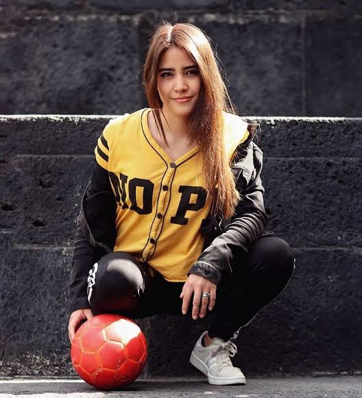 _ElMonarca's tweet photo. 👑 KINGS LEAGUE AMÉRICAS 👑
La doceava presidenta de la Kings League Santander es Mercedes Roa.
Su club: Cuervos Negros Salvajes de Nuevo Toledo FC

#KingsLeagueAmericas https://t.co/dBhGRCCqhp