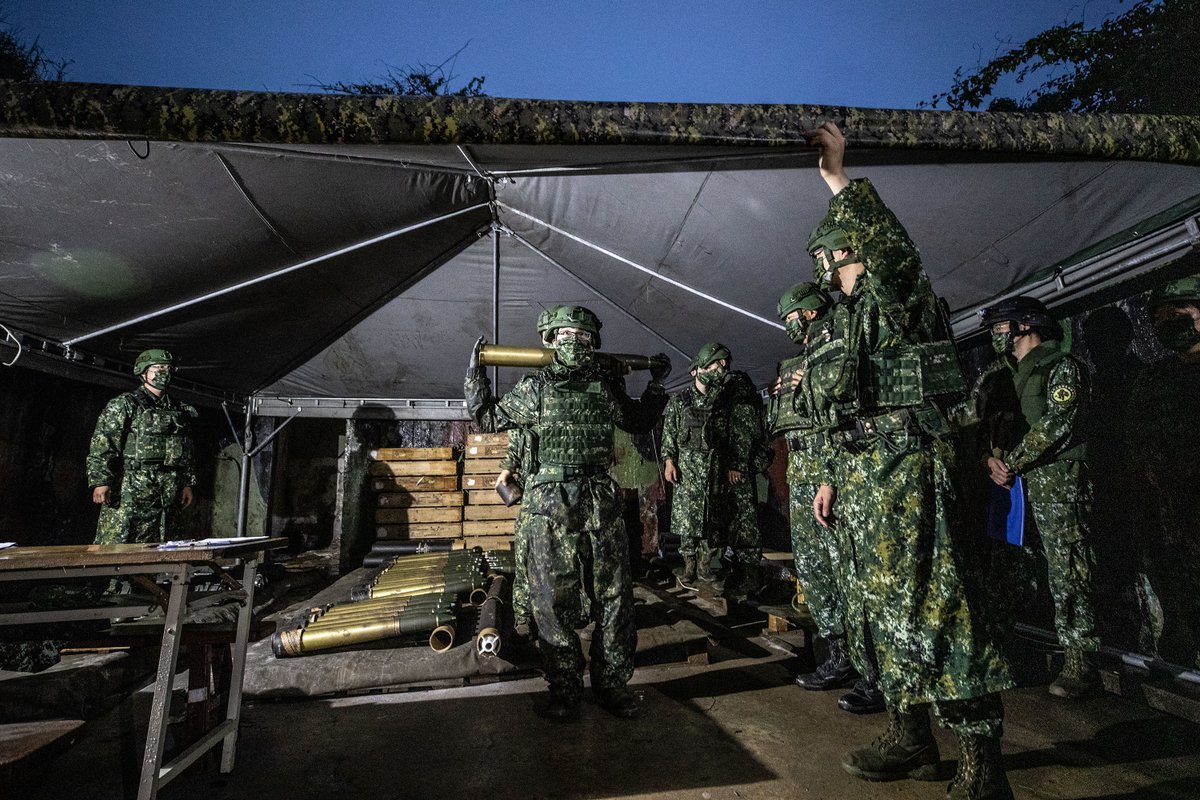 mna_roc's tweet image. 「臺灣光復，自由和平，永誌不忘，團結前行。」

今天是古寧頭戰役紀念日，也是臺灣光復節，國家能夠享有現在的自由民主和平，都是過去大家共同的努力與付出，未來，我們也將守護家園的信念持續發揚，為這片土地投射民主自由與安全和平的光芒。

#ROCArmedForces #ProtectOurCountry #ROC #Taiwan🇹🇼…