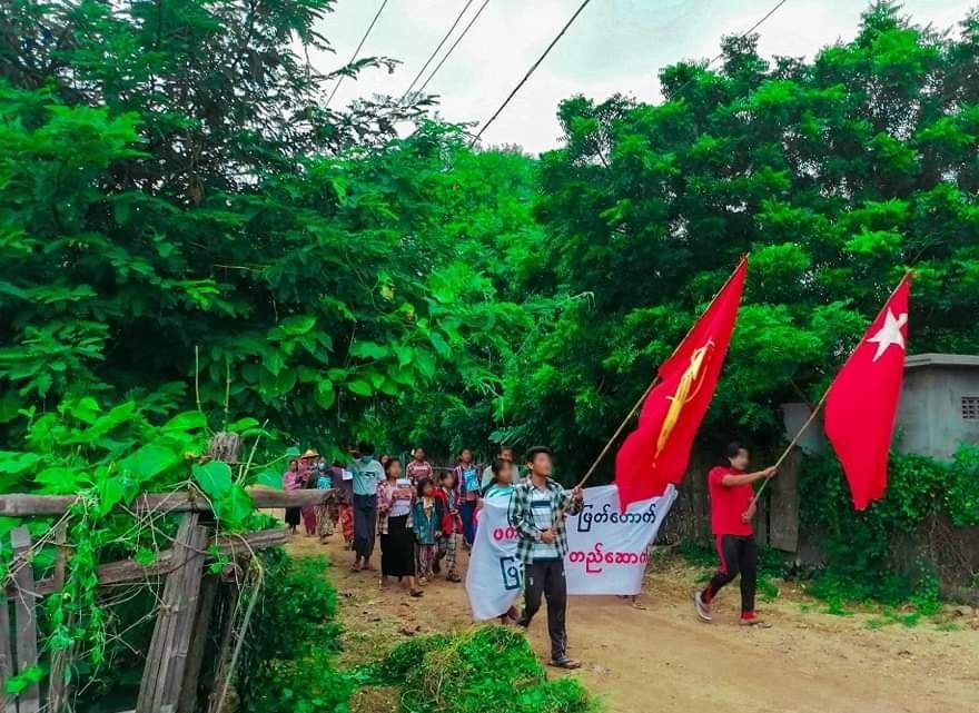 Gemini3Venus's tweet photo. An anti-coup revolutionary protest in a village from Sagaing region.

#2023Oct24Coup #WhatsHappeningInMyanmar https://t.co/pqac7IBxy6
