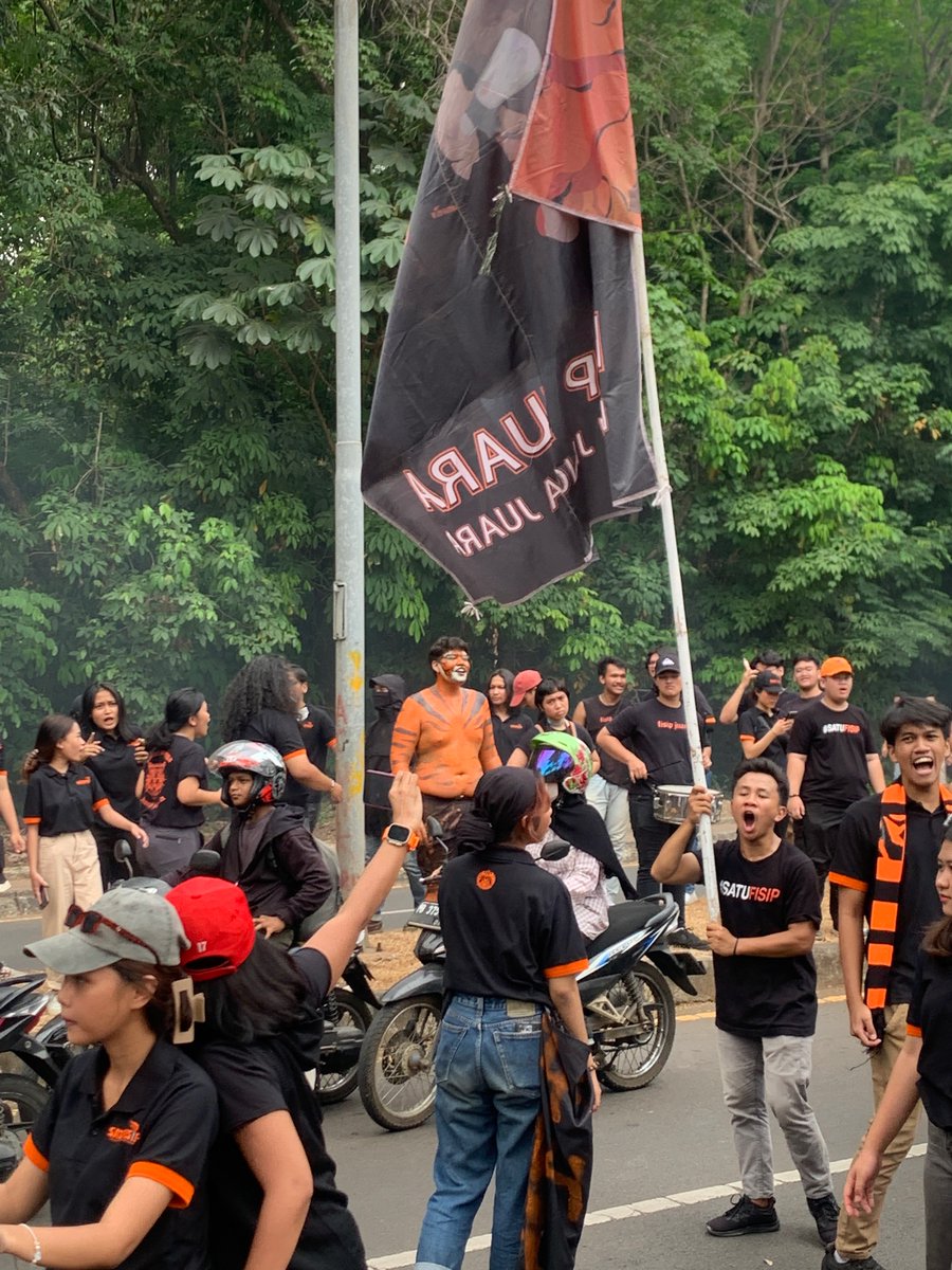 wildannof's tweet image. harimau fisip kayaknya hidup di hutan ui kah? gua paling suka maskot fisip anj seniat itu🐯🧡 

#fisipui #ParadeUI