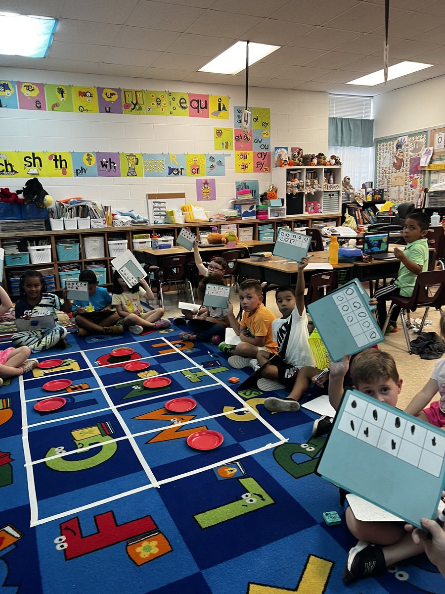 TraceyBerry1's tweet photo. Working with a giant 10 frame! One made the number on the giant 10 frame while the rest made the number on their smaller one!!! @MES_beyourbest #mathcountsinMISD @mistyd0816 https://t.co/gjoTw7PaoF