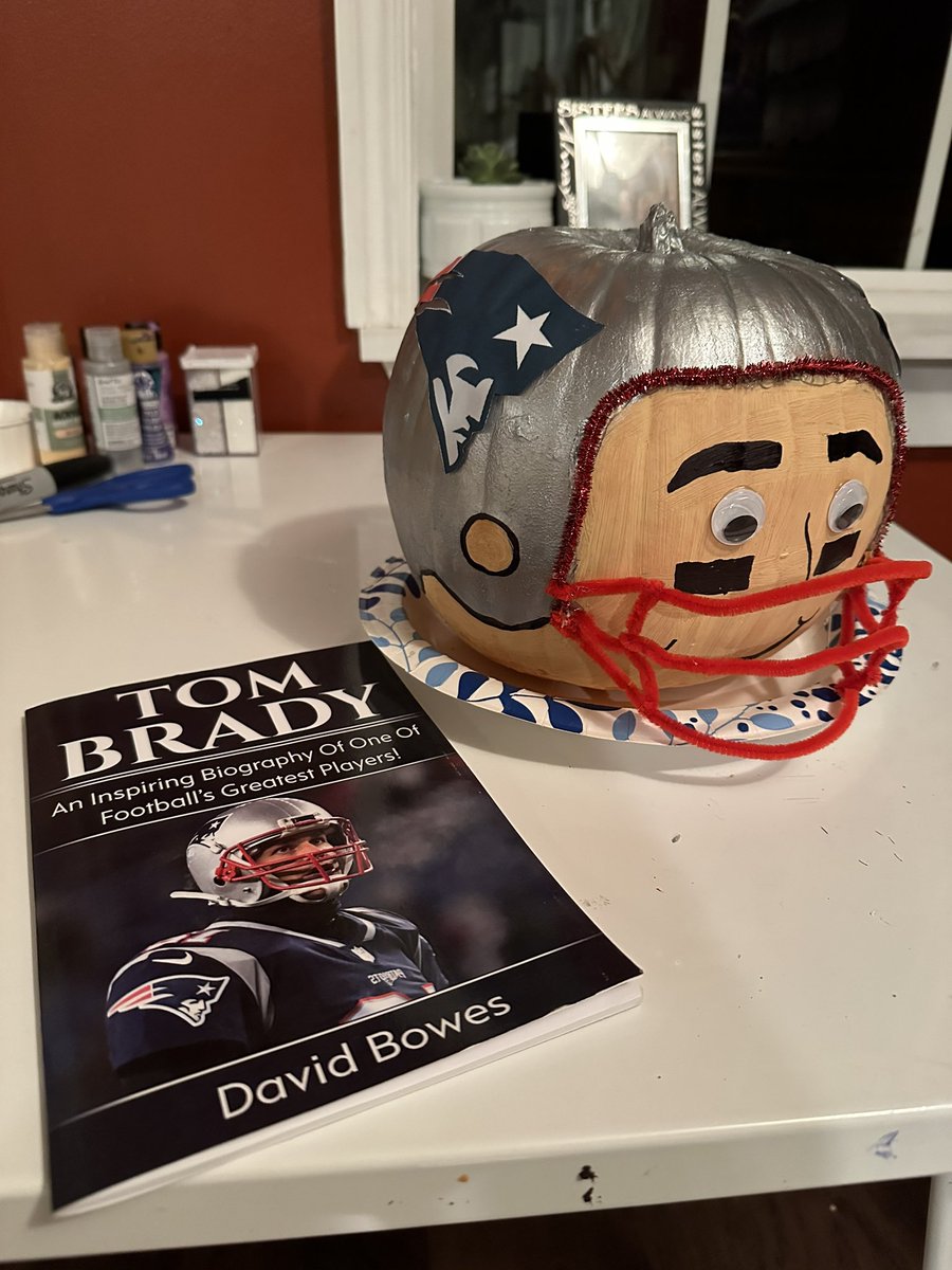 nicolesander94's tweet photo. My oldest decided to make her Book Character Pumpkin for school a @TomBrady pumpkin this year to go along with a book I had gotten for my birthday. She nailed it, if you ask me. #GOAT #PatriotFans ❤️🏈🎃 https://t.co/ZJMJhlYVMc