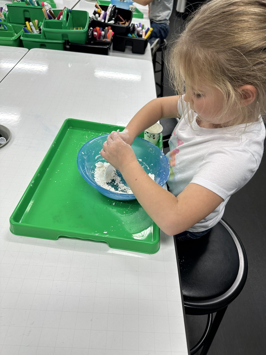 PasArrowsTales's tweet photo. Sometimes learning is messy!! My Jr. Kindergarteners discovered what happens when you mix a dry ingredient with wet ingredients. It is fun to see what happens when the powder shows the creases in their hands. #proudarrows https://t.co/lhX3wA6maS