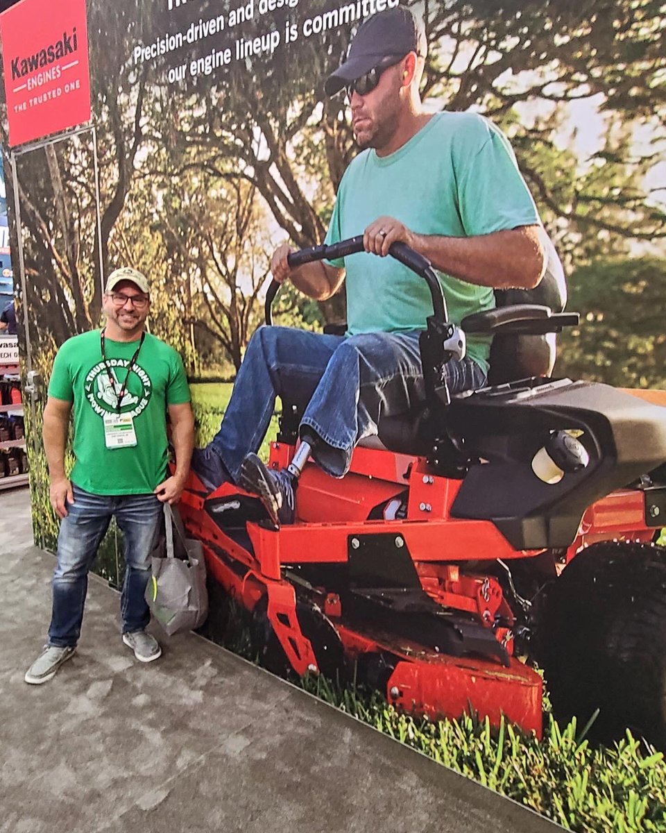 Excuse me <a href="/kherman255/">Kirk Herman</a> you’re in my way I gotta keep these lines strait 🤔😜 <a href="/OutKickTNML/">ThursdayNightMowingLeague</a>