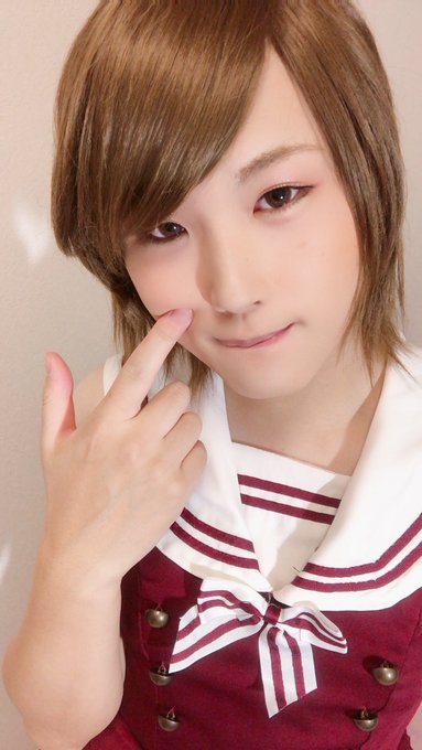 店垢で公開してた自撮りです。 https://t.co/i5ErIF2Onz