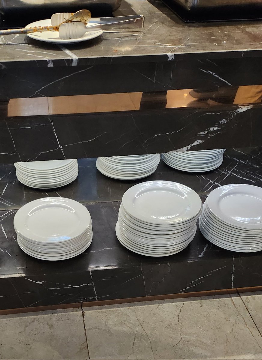 RastroHunter's tweet photo. Hey @airvistara you really need to reconsider @EncalmIndia at T3 domestic. No bowls, no spoons, broken utensils, indifferent supervisor. Can we get dilli street back please?
@LiveFromALounge https://t.co/yYv5VM9VF5