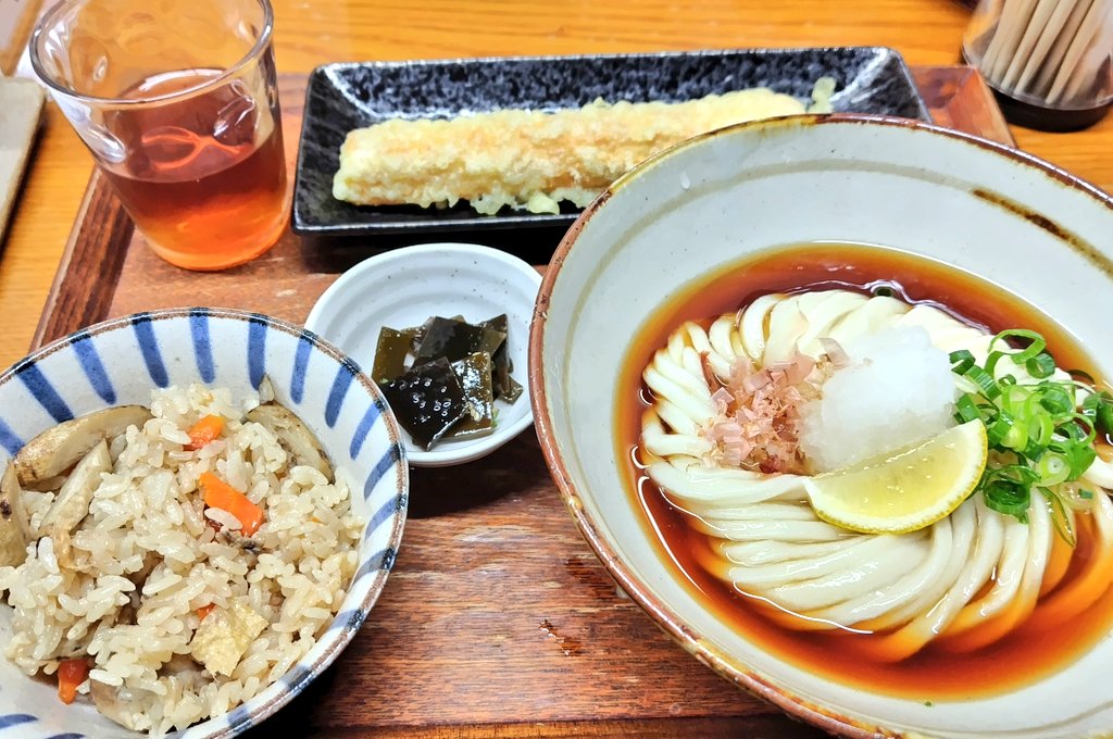 風邪気味なので体にやさしいうどんを食べにきました
#さんたく