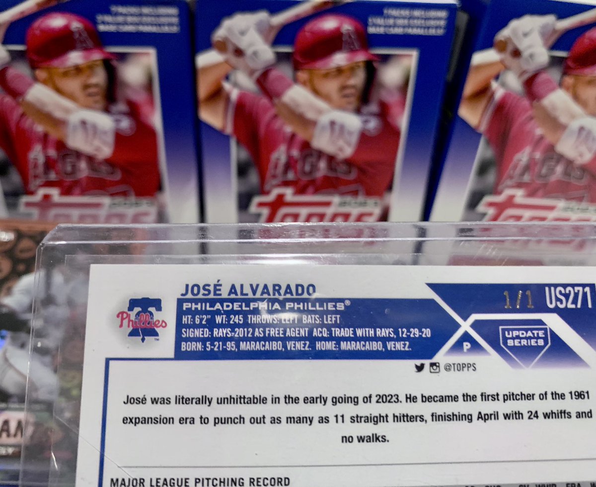 GassyGrapher's tweet photo. Just pulled this Platinum 1/1 out of a Topps Update blaster box while watching #NLCS #Game7 ⚾️ #RingTheBell #RedOctober @MattStrahm #ShowYourHits #PostYourPulls https://t.co/joMAxerTwz