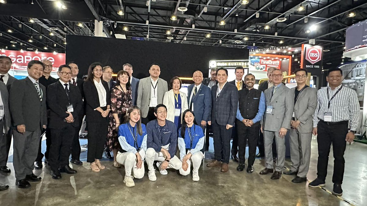 Globe_Business's tweet image. HAPPENING NOW: Welcome to #PSECE2023!

Francisco &quot;Cocoy&quot; Claravall, Globe Business Vice President for Partner Ecosystems, joins the ribbon-cutting ceremony of the 18th Philippine Semiconductor &amp;amp; Electronics Convention and Exhibition (PSECE) at the World Trade Center, Manila.
