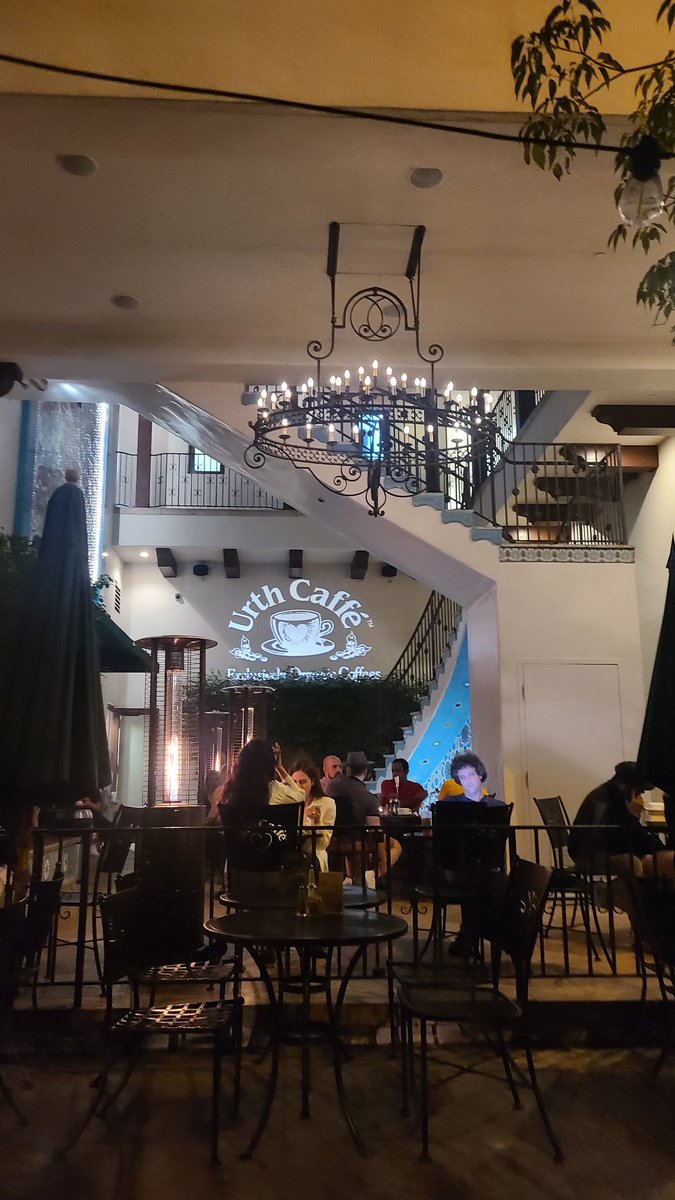 Internet has been out for the entire day which is frustrating...
But on the plus side I live in Pasadena so there are copious amounts of beautiful places with Wi-Fi in walking distance depending on how far one wants to ramble.
#pasadena #mobileoffice #cafe