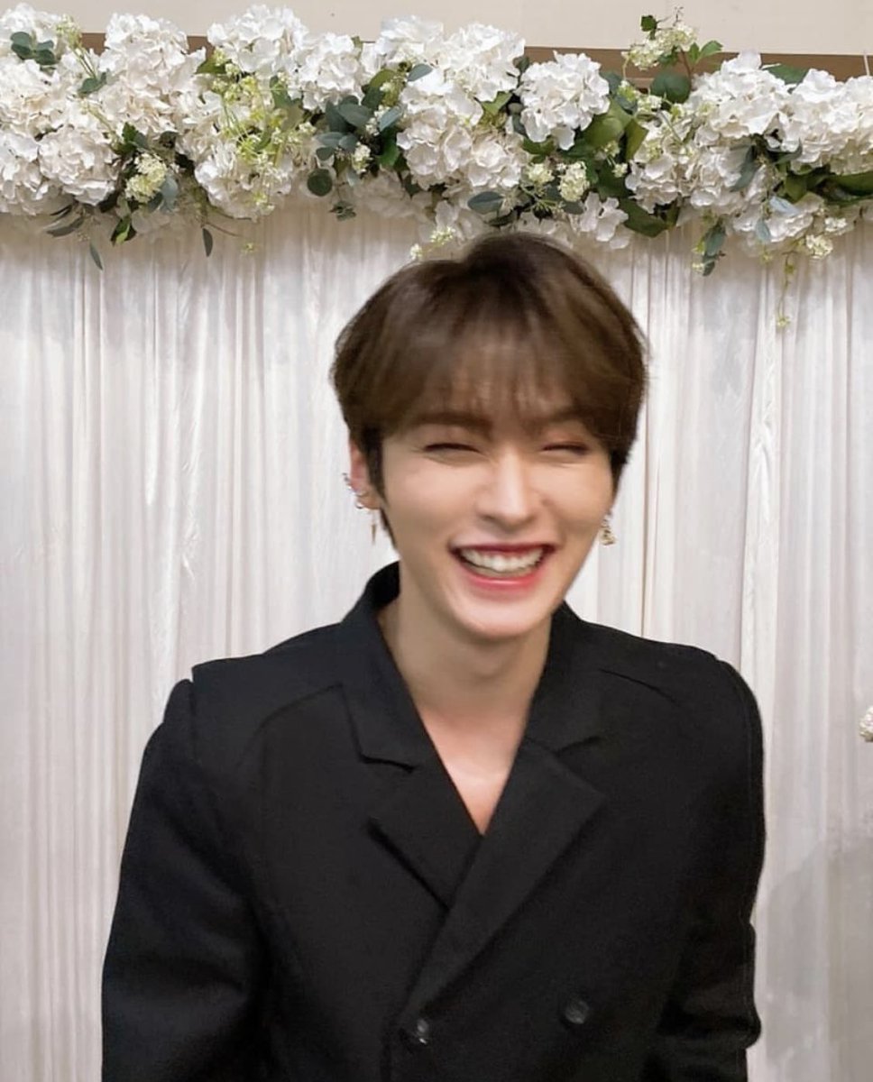 kmsnmn_minsung's tweet photo. リノさんセンイルチュッカヘ🍮💖
ツンツンデレだしおしりハンターだし人の口にティッシュ詰めちゃうし目バキバキになる時もあるけど、人として尊敬してるしどんなリノさんも全部大好きだあ🥺🫶🏻
一緒に自然死しよう！！()
.
.
#HappyLeeKnowDay
#리노편_짱많아_생일축하해
#TheWorldisLeeKnowsStage https://t.co/TSabccaF5U