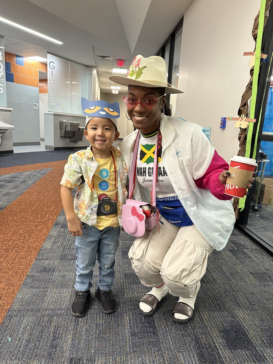 TeachLoveLY1's tweet photo. We’re just here feeling groovy and excited for Literacy Night. @BrosnahanES #petethecat #tackytourist #threelittlepigs https://t.co/jkSBEkF6Bc