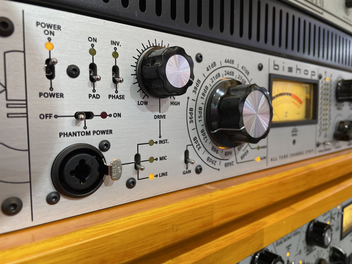 A friend couldn't wait to buy an Empress at Music China SHOW. 
。
。
#hardware #bishop #equalizer #Compressor #gainlabaudio #Musicchina2023 #Empress #Dictator