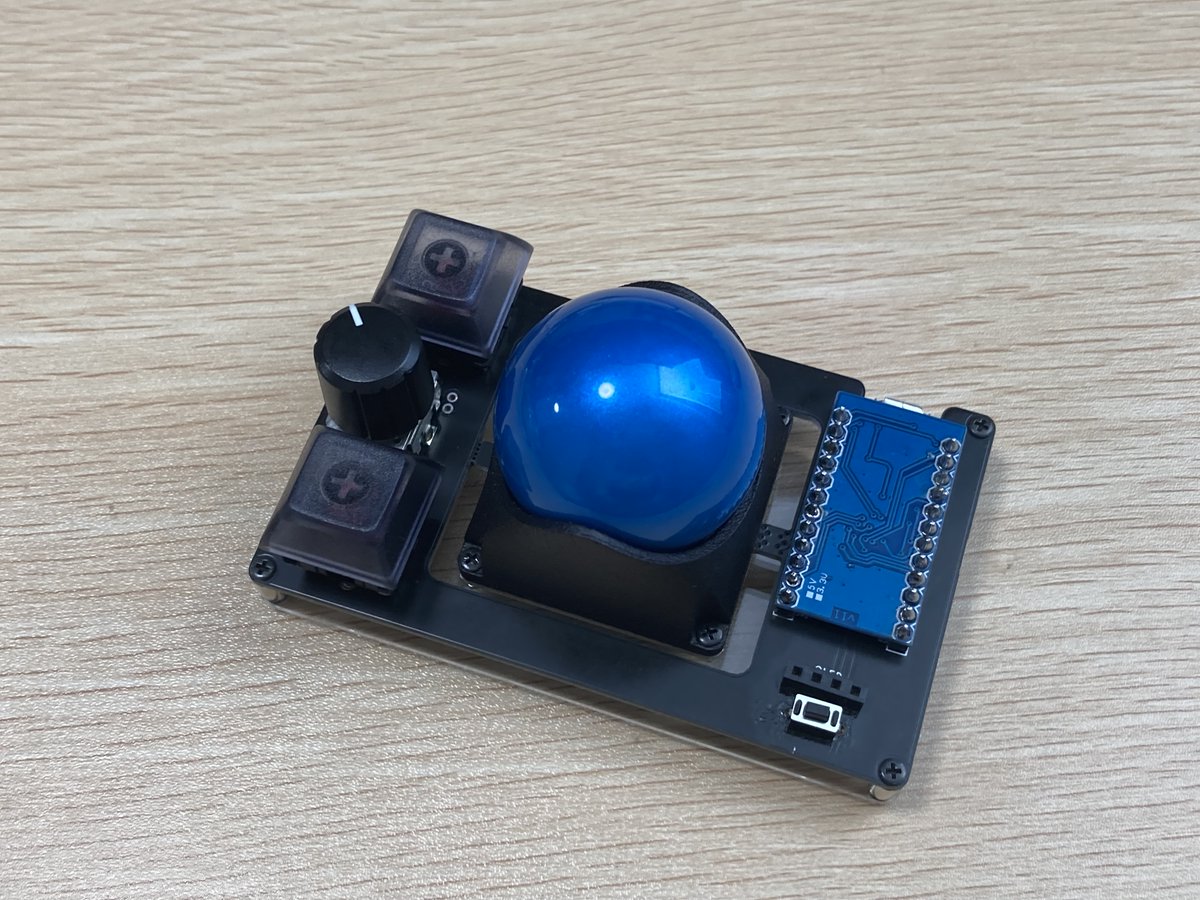 1step_work's tweet image. 初めて自作キーボード。といってもトラックボールだけど。
作り方がまずかったのか、マウスポインタ勝手にしたへ動いてしまう。どうにかなるかな。
#meishi_trackball_module #自作キーボード
