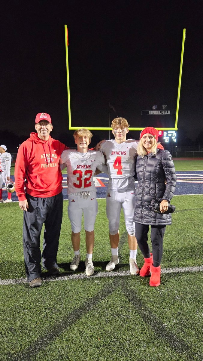 Parker Ciurla (@ciurlaparker) on Twitter photo Last Fri was the last day of HS football for me. It will live with me forever. Coaches brought up my freshman brother <a href="/MacklinCiurla/">Macklin Ciurla</a>, we got to run a play together & I ran for over 100yds w 2 TD's! Going to miss my battle bros.
Check out this highlight
hudl.com/video/3/144647… Last Fri was the last day of HS football for me. It will live with me forever. Coaches brought up my freshman brother <a href="/MacklinCiurla/">Macklin Ciurla</a>, we got to run a play together & I ran for over 100yds w 2 TD's! Going to miss my battle bros.
Check out this highlight
hudl.com/video/3/144647…