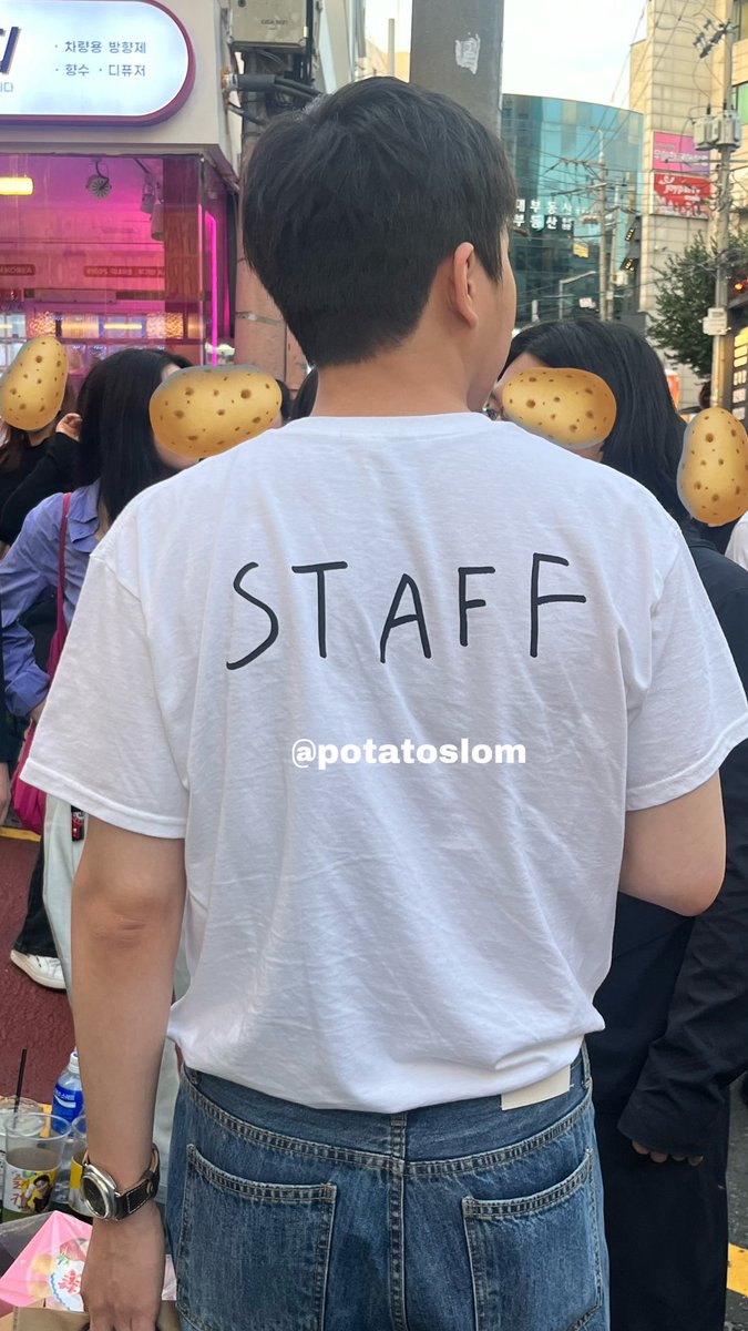 potatoslom's tweet photo. 슬롬 바이닐 소식에 후다닥 달려옴🏃‍♀️
저는 간간히 슬롬 보러다니면서
잘 살고 있읍니다..🍀 https://t.co/pO4o1fMV9E