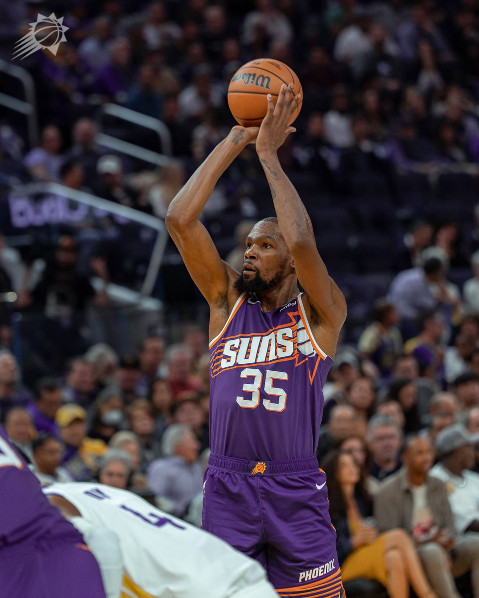 Suns's tweet image. Stats at the half 📊

Booker: 21 PTS, 4 AST, 4 REB
Durant: 13 PTS, 4 REB, 2 AST
Nurkić: 10 PTS, 12 REB, 2 AST