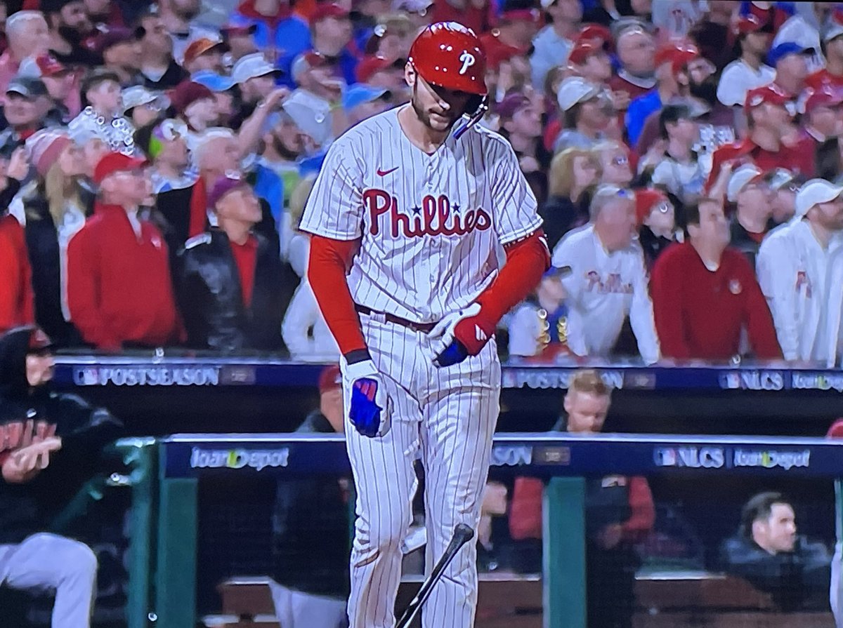 Phillies came home with a 3 to 2 lead. Managed only 3 runs 2-17 with runners in scoring position Nick Castellanos Trea Turner, Bryce Harper were 0-23 these last 2 games at home