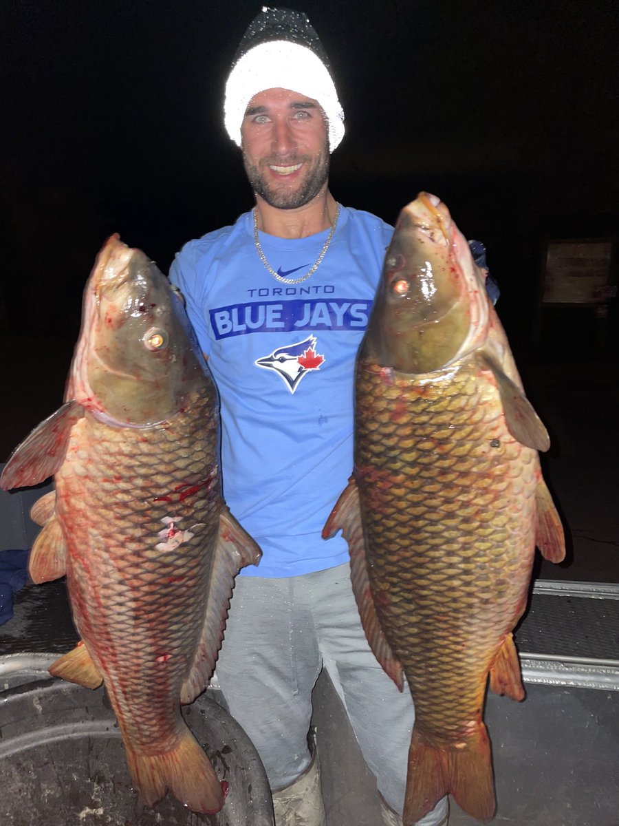 Slingin arrows and stickin some fish! My favorite thing to do!