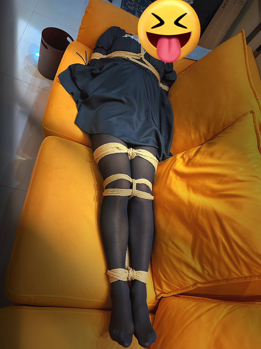 你就在这里好好反省一下吧！
里面怎么有个线头哎，这是啥呀！
呜，捆的好紧，在身体和精神的双重煎熬下，能坚持多久！
缚手📸：<a href="/haochenxt/">请问您要说点什么呢～</a> 
被捆：<a href="/Sheshenguo/">小夏。)#)))≦</a>