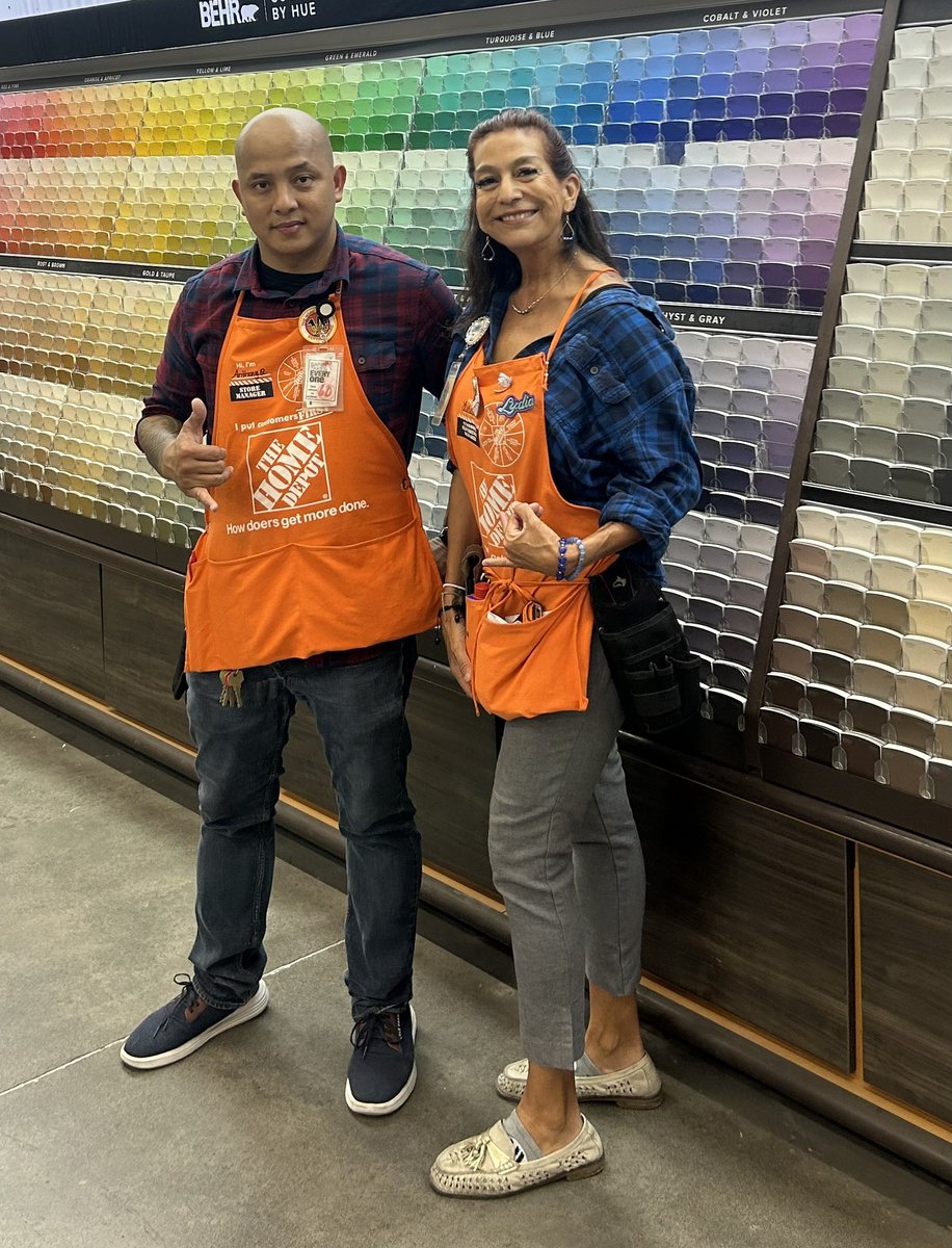 LydiaveliaLydia's tweet photo. 1704 OHANA IN DA HOUSE!
#smallbutmighty Kona HD flaunting our flannel!
#FRONTENDRECOGNITION
 #district284 #pacsouth 
@anthonyquichoch @corydietz1701 @THD_Western_Ops @chrisberg https://t.co/SoeREUT7NF